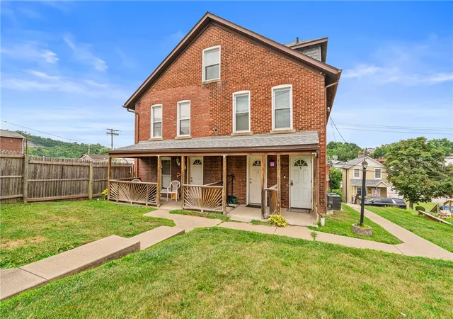 Listing Photo 4 - Condo for sale in building located at 469 Grant Ave, Heidelberg, PA 15106