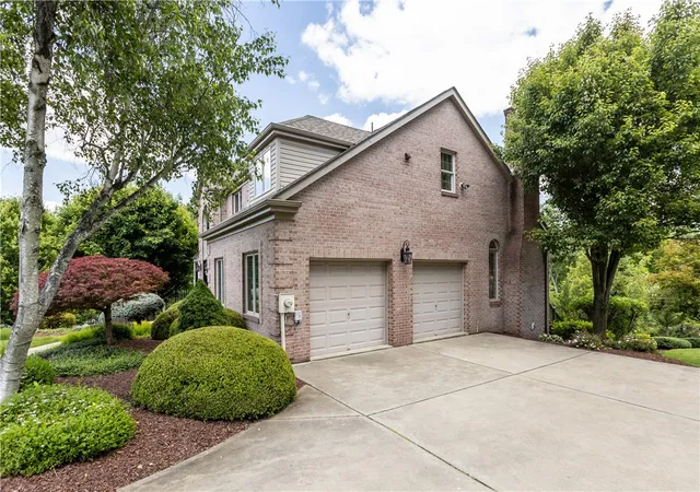 Photo 2 of Single family home for sale at 5505 Steeplechase Ct, Bethel Park, PA 15102 | MLS# 1768220 | Listing updated on 2026-08-28
