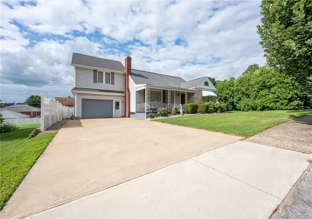 Photo 3 of Single family home for sale at 720 Main St, Latrobe, PA 15650 | MLS# 1767069 | Listing updated on 2026-08-28