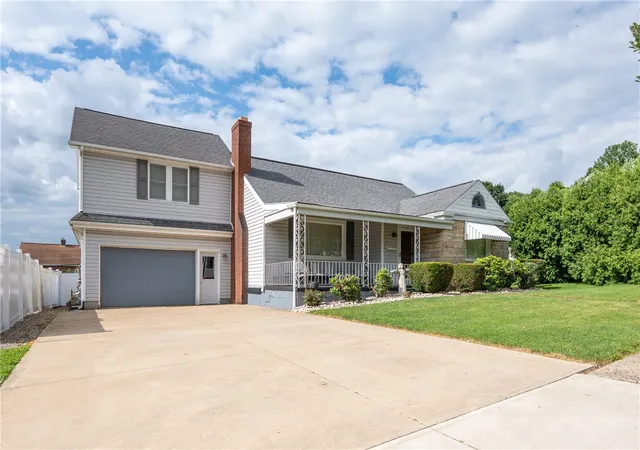 Photo 3 of Single family home for sale at 720 Main St, Latrobe, PA 15650 | MLS# 1767069 | Listing updated on 2026-08-28