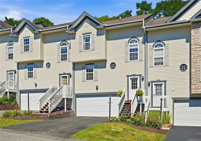 Photo 3 of Sale Pending at 115 Cathedral Ct, Carnegie, PA 15106 | MLS# 1768187 | Listing updated on 2026-08-24
