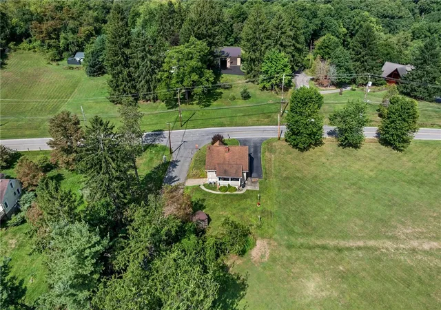 Photo 3 of Single family home for sale at 2440 Henry Rd, Bell Acres, PA 15143 | MLS# 1768349 | Listing updated on 2026-08-30