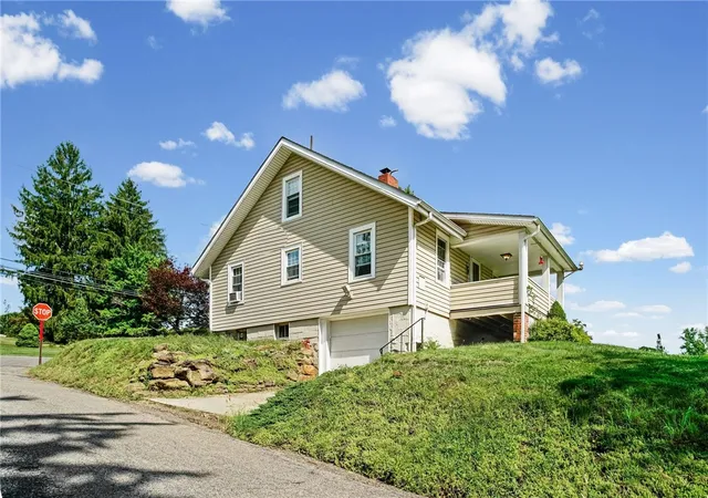 Photo 3 of Single family home for sale at 2440 Henry Rd, Bell Acres, PA 15143 | MLS# 1768349 | Listing updated on 2026-08-30