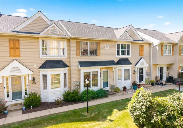 Photo 4 of Townhouse for sale at 378 Jubilee Dr, Cecil, PA 15017 | MLS# 1767796 | Listing updated on 2026-08-20