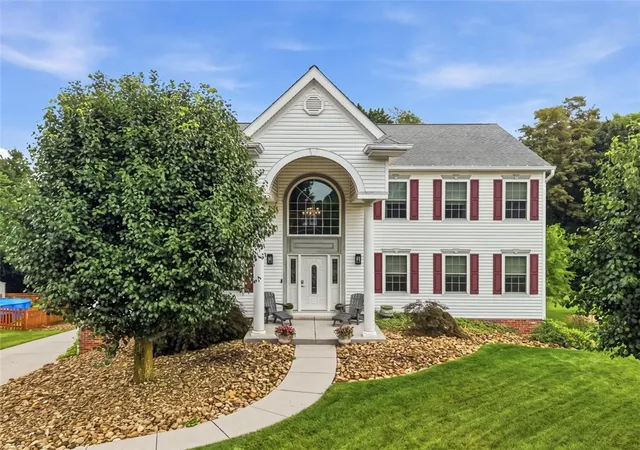 Photo 1 of Single family home for sale at 32 Westchester Ct, Robinson Twp, PA 15136 | MLS# 1768115 | Listing updated on 2026-09-29