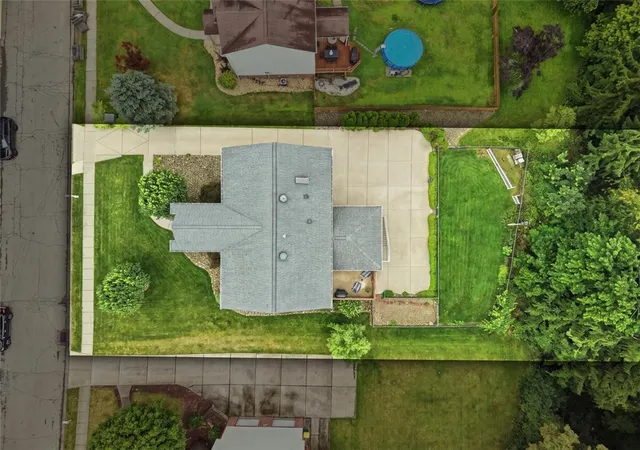 Photo 1 of Single family home for sale at 32 Westchester Ct, Robinson Twp, PA 15136 | MLS# 1768115 | Listing updated on 2026-09-29