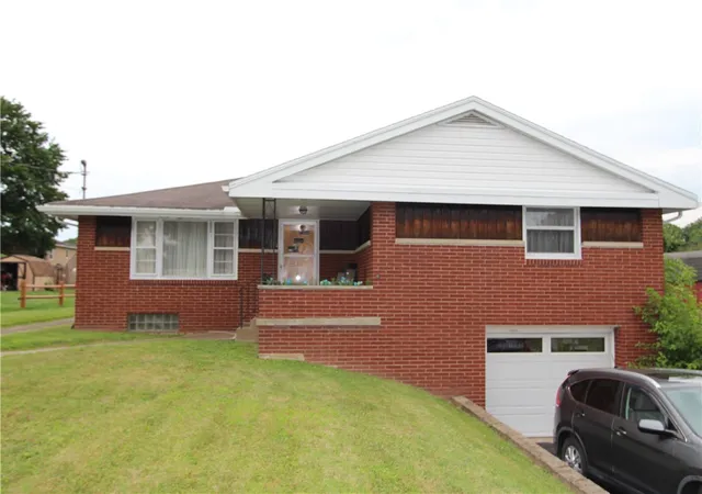 Photo 2 of Single family home for sale at 541 Thomas Richard Ln, Hempfield Twp, PA 15601 | MLS# 1768364 | Listing updated on 2026-08-22