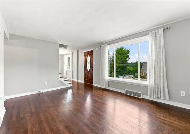 Photo 2 of Sale Pending at 6746 W Barivista Dr, Verona, PA 15147 | MLS# 1768145 | Listing updated on 2026-08-20