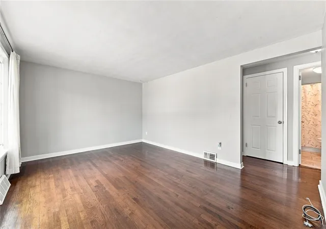 Photo 3 of Sale Pending at 6746 W Barivista Dr, Verona, PA 15147 | MLS# 1768145 | Listing updated on 2026-08-20