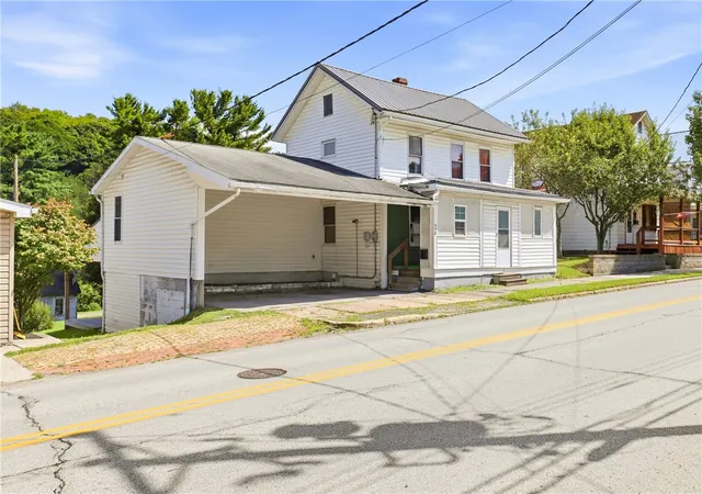 Photo 4 of Sale Pending at 930 E Main St, Rockwood Boro, PA 15557 | MLS# 1768175 | Listing updated on 2026-08-11