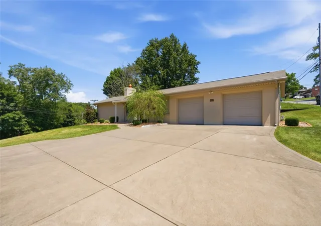 Photo 3 of Single family home for sale at 5102 Mcintosh Dr, Hopewell Twp, PA 15001 | MLS# 1768484 | Listing updated on 2026-08-23