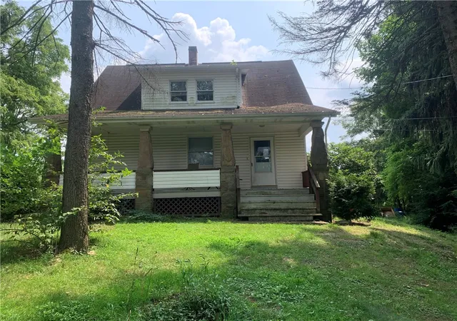 Photo 3 of Single family home for sale at 125-127 Janet Ln, Oakland Twp, PA 16025 | MLS# 1768474 | Listing updated on 2026-08-20