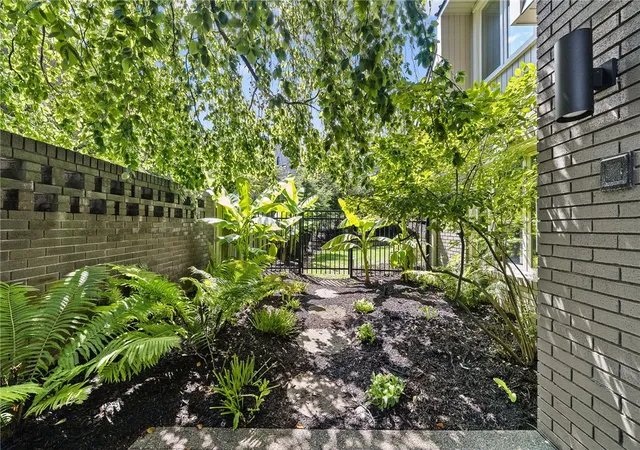 Photo 3 of Single family home for sale at 6220 Mellon Park Ct, Shadyside, PA 15232 | MLS# 1768470 | Listing updated on 2026-08-16