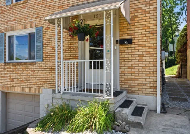 Photo 3 of Single family home for sale at 121 Chalfonte Ave, West View, PA 15229 | MLS# 1768553 | Listing updated on 2026-09-21