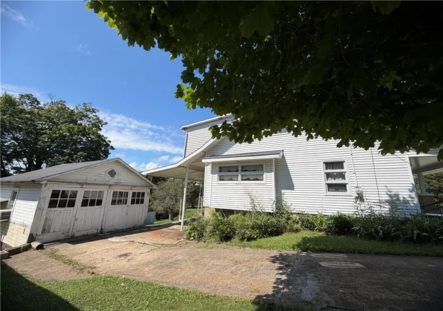 Photo 4 of Single family home for sale at 1022 Mapletown Rd, Greensboro, PA 15338 | MLS# 1768591 | Listing updated on 2026-09-25
