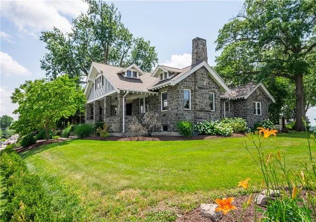 Photo 2 of Sale Pending at 3200 Brownsville Rd, Brentwood, PA 15227 | MLS# 1768334 | Listing updated on 2026-08-10