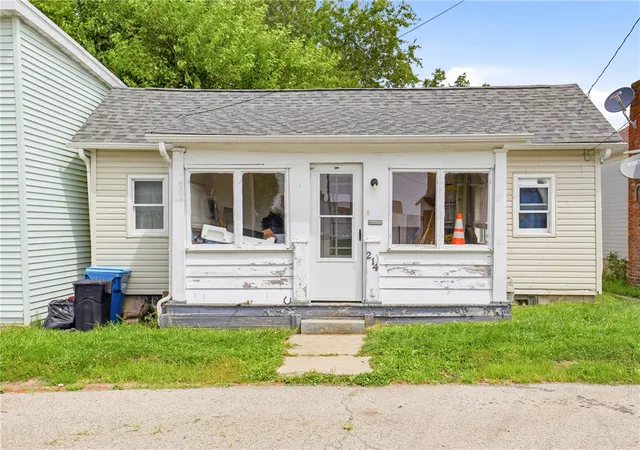 Photo 1 of Single family home for sale at 214 W Vine St, Mt Pleasant Boro, PA 15666 | MLS# 1768604 | Listing updated on 2026-08-10