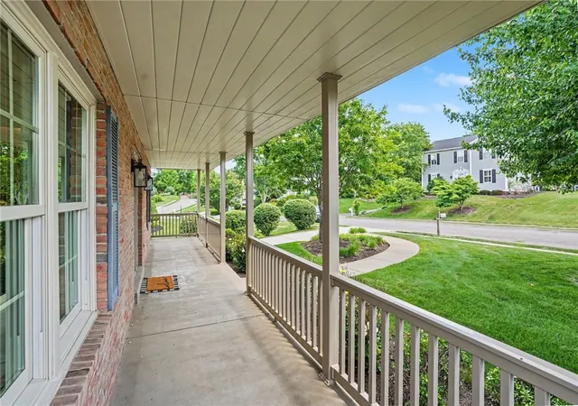 Photo 4 of Single family home for sale at 120 Bayberry Ln, Cranberry Twp, PA 16066 | MLS# 1768371 | Listing updated on 2026-10-01