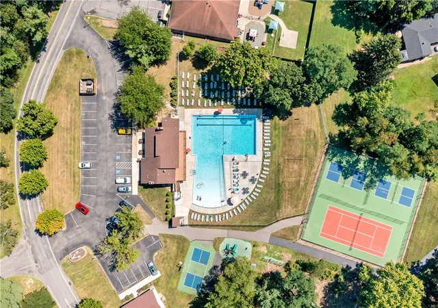 Listing Photo 3 - Condo for sale in building located at 327 Ridge Pt Cir, Bridgeville, PA 15017 - Unit #11A