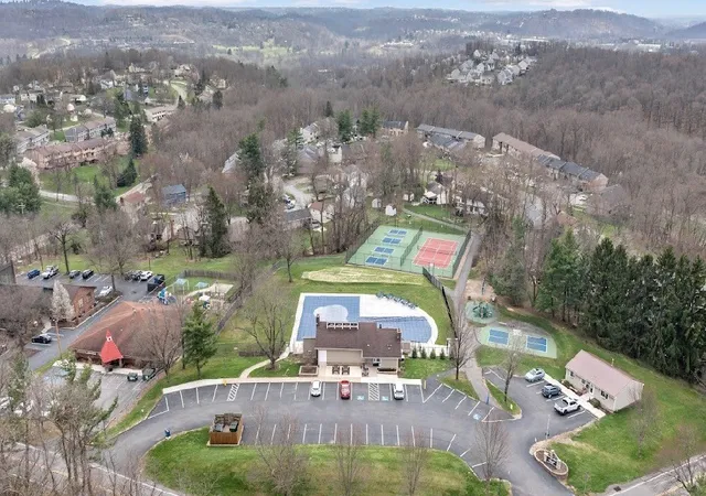 Listing Photo 2 - Condo for sale in building located at 327 Ridge Pt Cir, Bridgeville, PA 15017 - Unit #11A