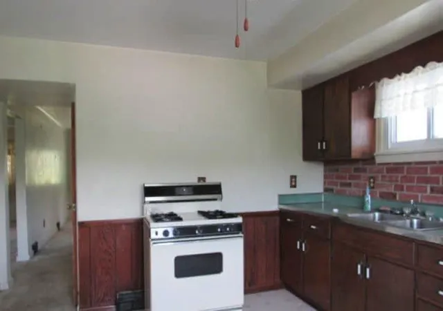 Photo 3 of Single family home for sale at 2345 Locust St, South Greensburg Boro, PA 15601 | MLS# 1768655 | Listing updated on 2026-08-06