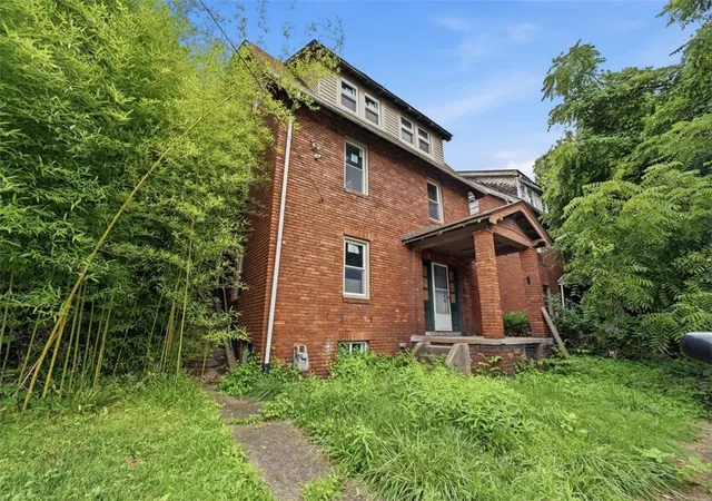 Photo 3 of House for sale at 375 Ohio Ave, Clairton, PA 15025 | MLS# 1766152 | Listing updated on 2026-08-13