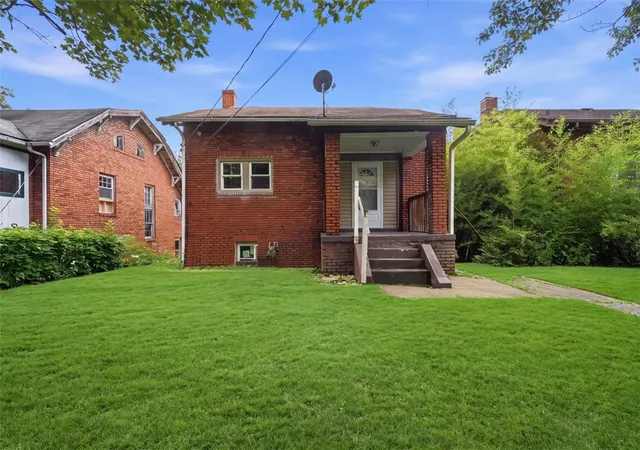 Photo 4 of House for sale at 375 Ohio Ave, Clairton, PA 15025 | MLS# 1766152 | Listing updated on 2026-08-13