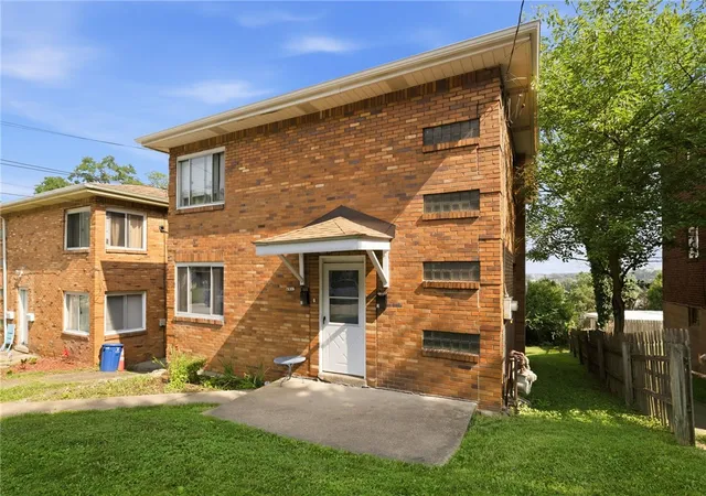 Photo 2 of Single family home for sale at 6557 Rosemoor St, Squirrel Hill, PA 15217 | MLS# 1768679 | Listing updated on 2026-08-28