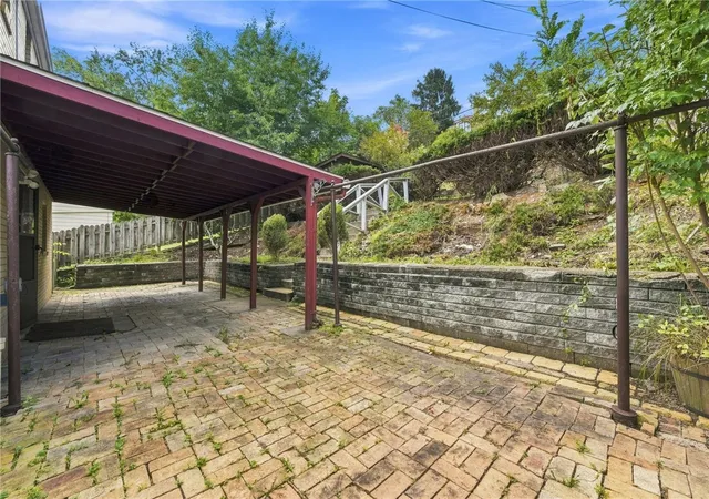 Photo 10 of Single family home for sale at 225 Alries St, Carrick, PA 15210 | MLS# 1768745 | Listing updated on 2026-08-07