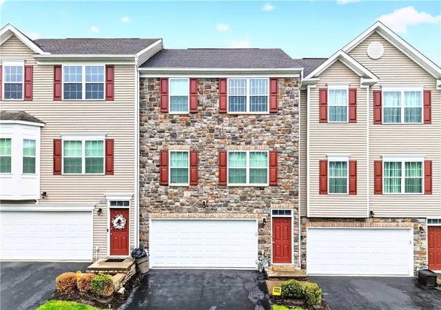Photo 2 of Townhouse for sale at 683 Freedom Dr, Collier Twp, PA 15106 | MLS# 1768781 | Listing updated on 2026-08-28