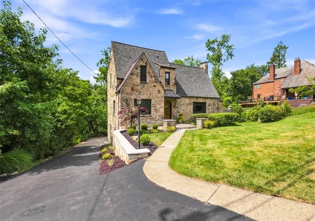 Photo 2 of Sale Pending at 1134 Greenridge Ln, Green Tree, PA 15220 | MLS# 1768589 | Listing updated on 2026-08-10