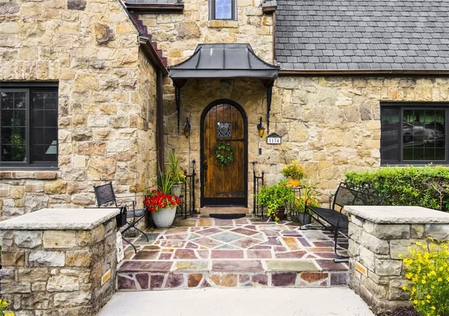 Photo 3 of Sale Pending at 1134 Greenridge Ln, Green Tree, PA 15220 | MLS# 1768589 | Listing updated on 2026-08-10