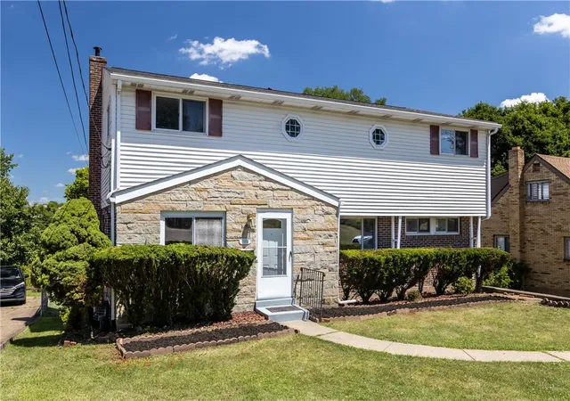 Photo 3 of Single family home for sale at 5101 Leona Dr, Baldwin Boro, PA 15227 | MLS# 1768628 | Listing updated on 2026-08-28