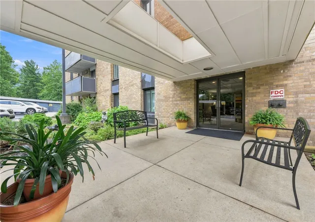 Photo 2 of Condo for sale at 820 E Beau St #5J, South Strabane, PA 15301 | MLS# 1768157 | Listing updated on 2026-08-07