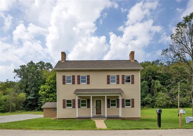 Photo 1 of Single family home for sale at 690 Lakeview Dr, South Strabane, PA 15301 | MLS# 1768379 | Listing updated on 2026-08-22