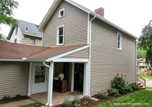 Photo 3 of Single family home for sale at 910 Laurel St, Bridgeville, PA 15017 | MLS# 1768725 | Listing updated on 2026-08-17