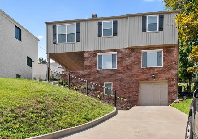 Photo 2 of Single family home for sale at 119 Columbia Dr, Pleasant Hills, PA 15236 | MLS# 1768806 | Listing updated on 2026-08-22