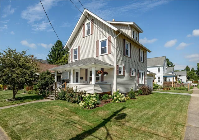 Photo 2 of Single family home for sale at 801 Stewart Ave, Grove City Boro, PA 16127 | MLS# 1768712 | Listing updated on 2026-08-07