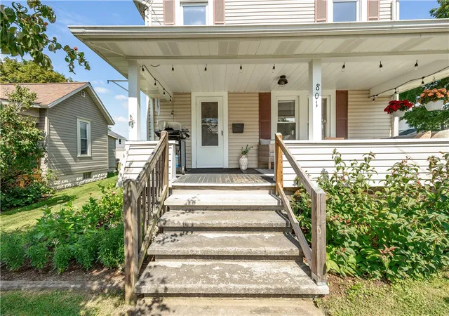 Photo 3 of Single family home for sale at 801 Stewart Ave, Grove City Boro, PA 16127 | MLS# 1768712 | Listing updated on 2026-08-07