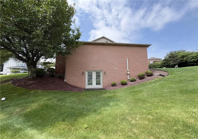 Photo 3 of Single family home for sale at 3121 Algonquin Trl, Lower Burrell, PA 15068 | MLS# 1768463 | Listing updated on 2026-09-28