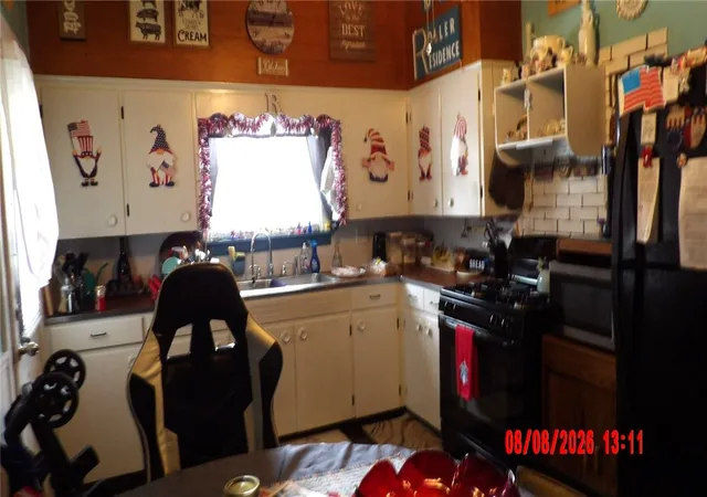 Listing Photo 5 - Condo for sale in building located at 1041 W Ridge Ave, Sharpsville, PA 16150