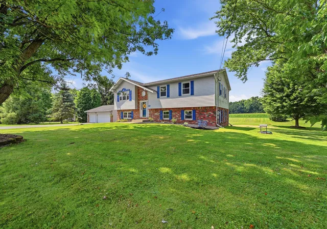 Photo 2 of Single family home for sale at 182 Bear Crk Rd, Prospect Boro, PA 16052 | MLS# 1768939 | Listing updated on 2026-09-26