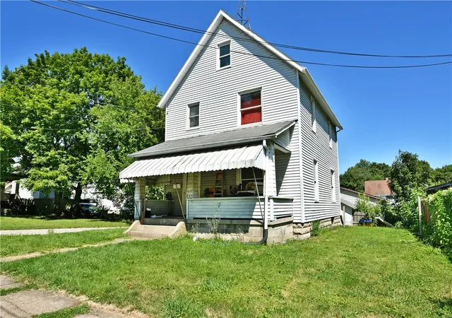 Photo 2 of Single family home for sale at 653 S State Line Rd, Sharon, PA 16146 | MLS# 1768946 | Listing updated on 2026-08-08