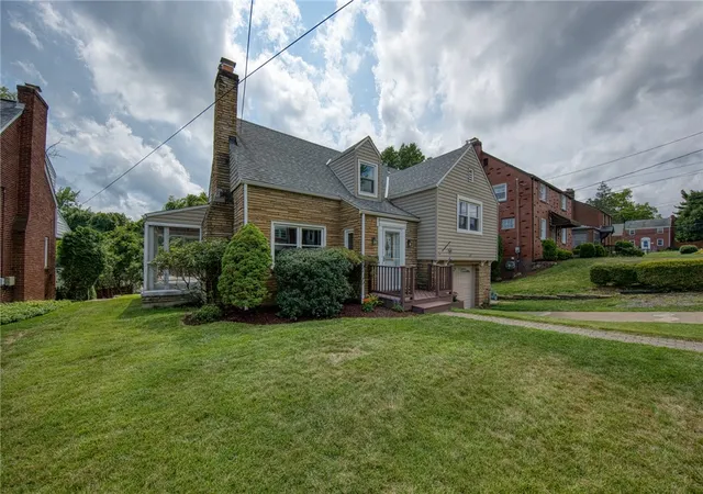 Photo 3 of Sale Pending at 145 Marshall Cir, Pleasant Hills, PA 15236 | MLS# 1768949 | Listing updated on 2026-08-24