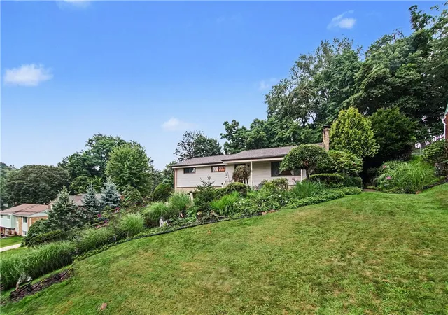 Photo 1 of Single family home for sale at 405 Peters Dr, Shaler, PA 15116 | MLS# 1768947 | Listing updated on 2026-08-24