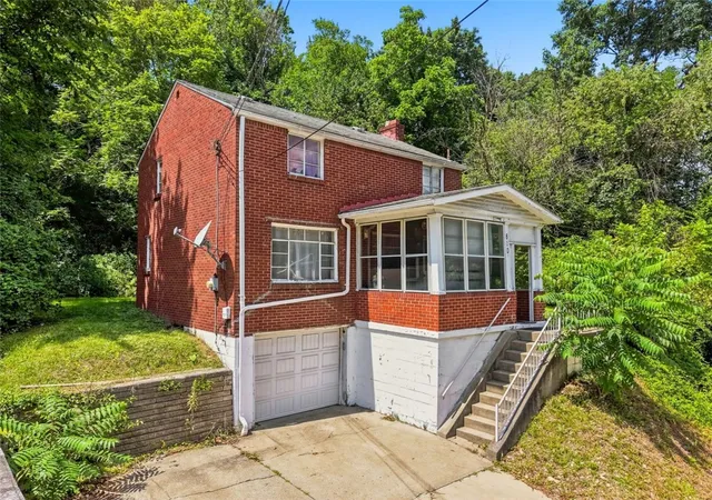 Photo 2 of Single family home for sale at 810 Hartman St, Mc Keesport, PA 15132 | MLS# 1768613 | Listing updated on 2026-08-24