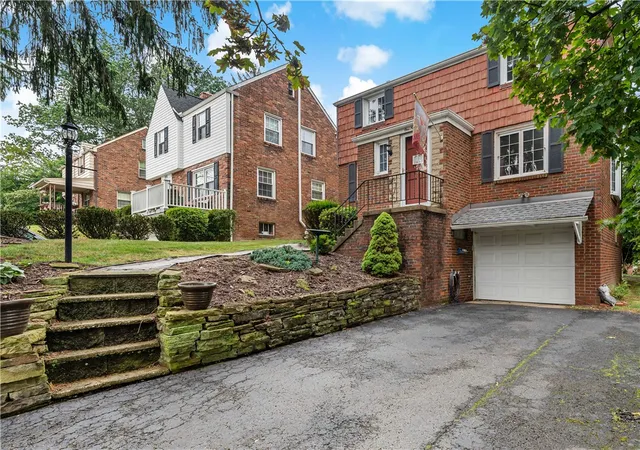 Photo 3 of Single family home for sale at 191 Columbia Dr, Pleasant Hills, PA 15236 | MLS# 1769031 | Listing updated on 2026-10-06