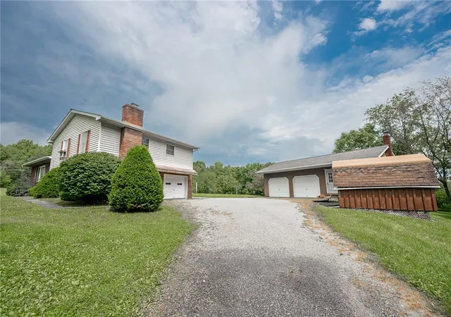 Photo 3 of Single family home for sale at 121 Pearl Dr, Plumcreek Twp, PA 15774 | MLS# 1769046 | Listing updated on 2026-08-21