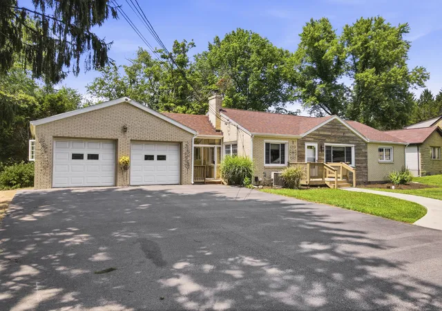 Photo 2 of Single family home for sale at 205 Dorseyville Rd, O'hara, PA 15215 | MLS# 1769067 | Listing updated on 2026-08-10