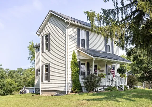 Photo 3 of Single family home for sale at 1850 Perry Hwy, Springfield Twp, PA 16156 | MLS# 1769061 | Listing updated on 2026-10-02
